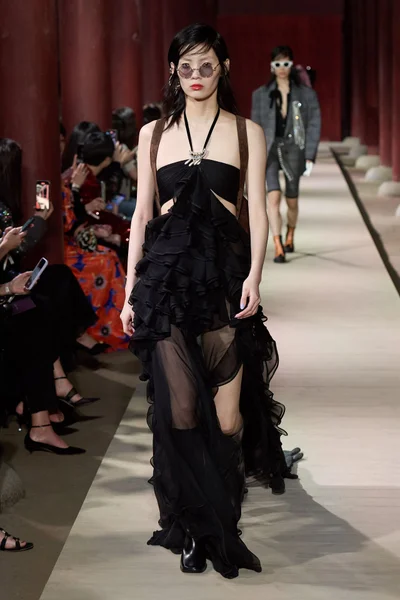 Look 16